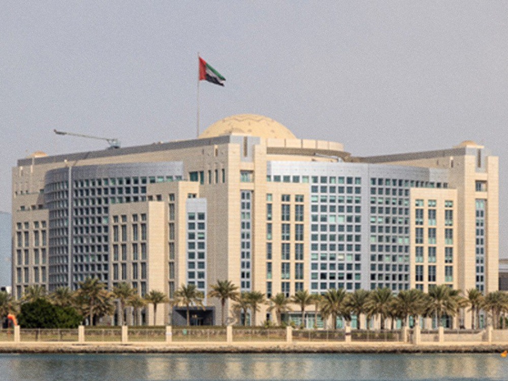 الإمارات تعلن إغلاق سفارتها في طهران