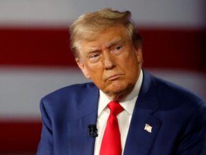 ترامب: أي محاولة لتلغيم مضيق هرمز ستكون انتحاراً بالنسبة لإيران