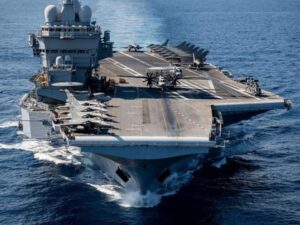 فرنسا ترسل حاملة طائرات وبريطانيا تدخل المواجهة في إيران