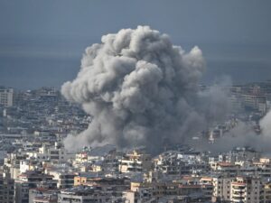 حزب الله يدخل الحرب والاحتلال الإسرائيلي يشن غارات على مناطق في لبنان