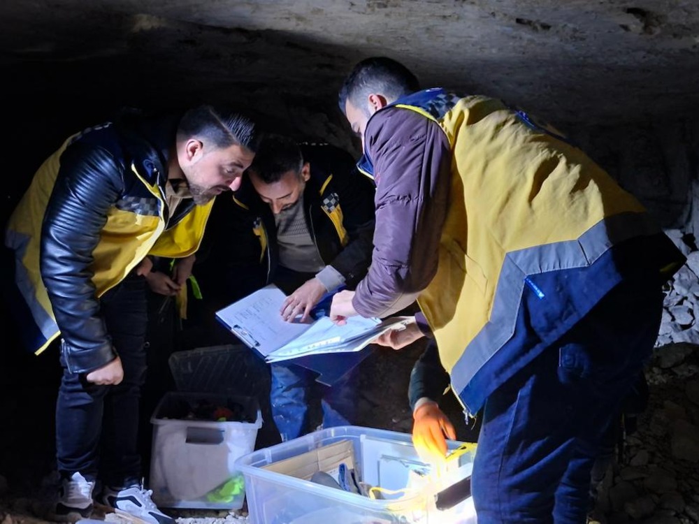 الدفاع المدني ينتشل رفات شخص من ثكنة الشقيف في حلب