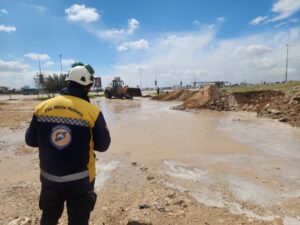 الدفاع المدني يستجيب للمنخفض الجوي في 108 مواقع