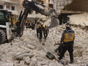 ارتفاع ضحايا انهيار مبنى الأشرفية في حلب إلى 8 وفيات