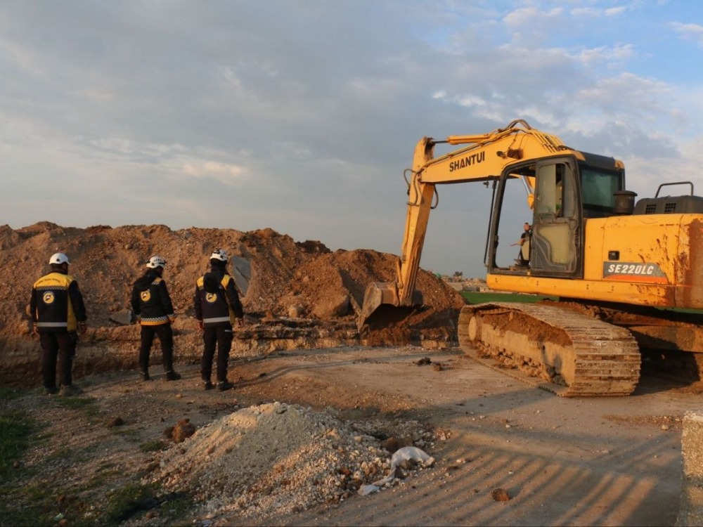 الدفاع المدني يواصل الاستجابة الطارئة لتأثيرات المنخفض الجوي والفيضانات