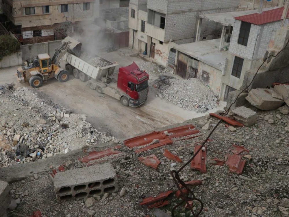 إزالة 75 ألف متر مكعب من أنقاض دوما وداريا بريف دمشق