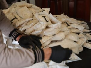 حمص.. وزارة الداخلية تضبط شحنة مخدرات قادمة من لبنان