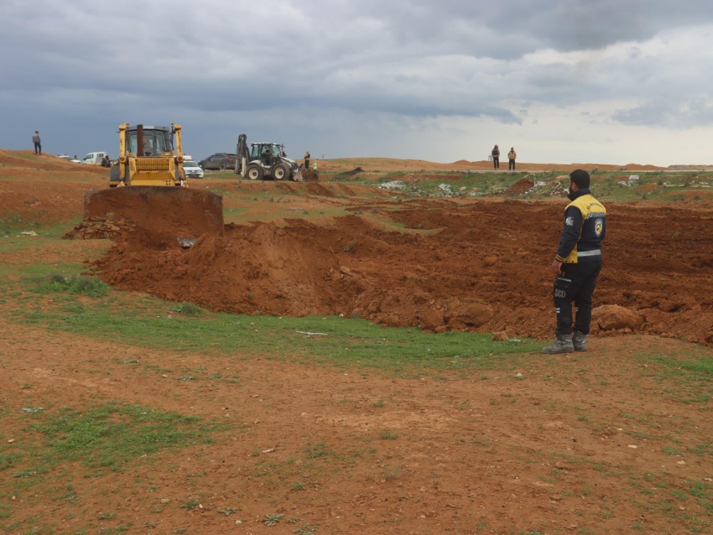 وزارة الطوارئ: استمرار أعمال تدعيم السواتر الترابية في السيحة والمطخ