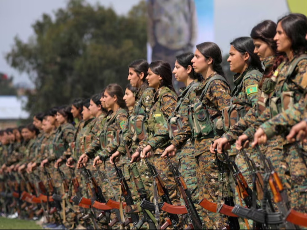 مسؤول حكومي: انخفاض عدد العناصر النسائية في قسد من 20 إلى 7 آلاف