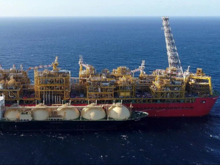 "شل" تعلن حالة القوة القاهرة على شحنات الغاز القطري