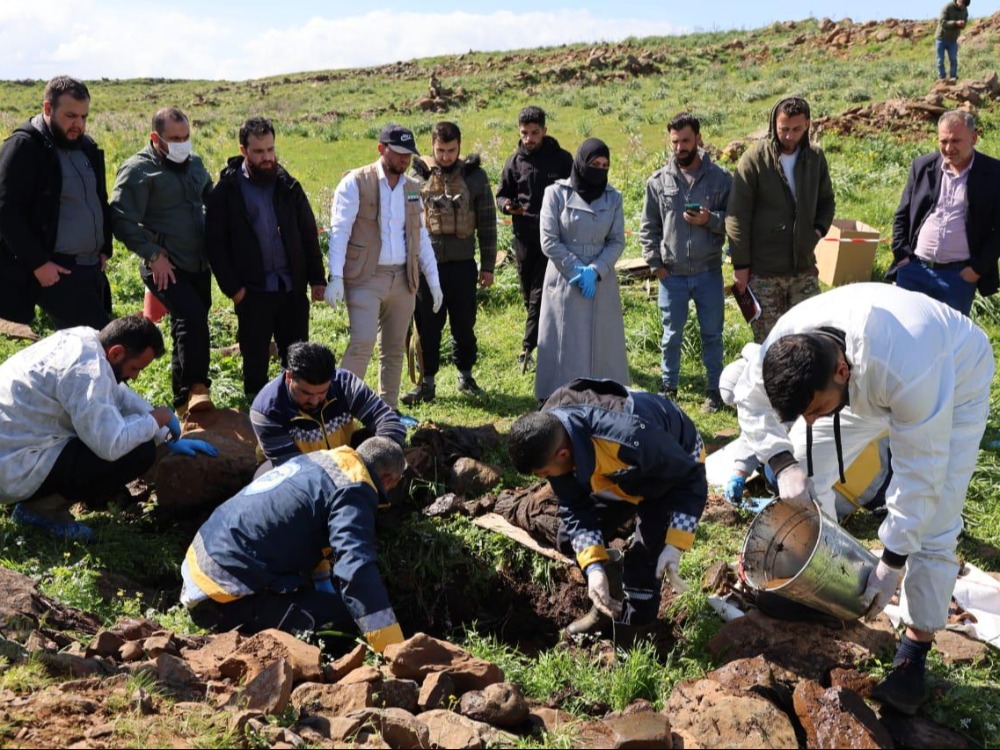 العثور على رفات شخصين في منطقة القبو شمال حمص