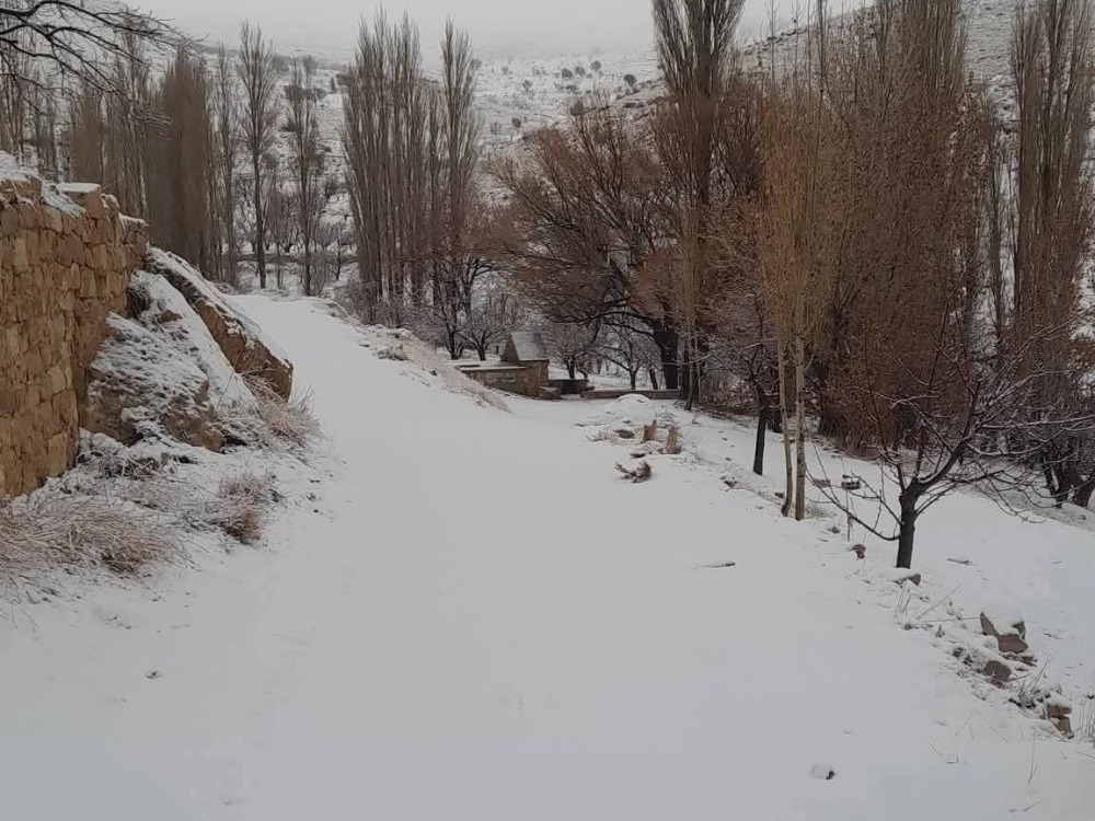 وزارة الطوارئ تحذر من حوادث انزلاق على طريق دمشق ـ حمص بسبب تساقط الثلوج والبرد