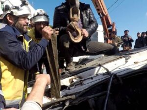 إدلب.. وفاة 5 أشخاص من عائلة واحدة جراء حادث سير قرب خان شيخون