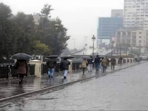 يستمر 4 أيام.. وزارة الطوارئ تحذر من منخفض جوي مصحوب بأمطار غزيرة ورياح قوية