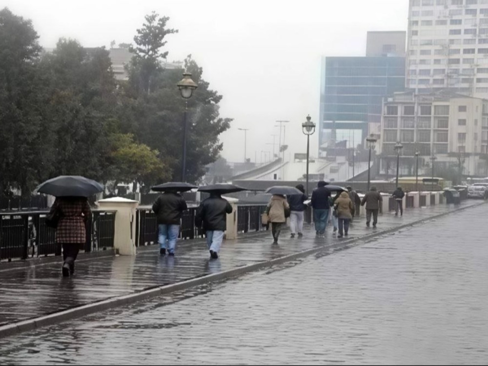 يستمر 4 أيام.. وزارة الطوارئ تحذر من منخفض جوي مصحوب بأمطار غزيرة ورياح قوية