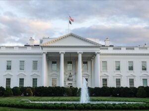 البيت الأبيض ينفي طلب تمديد وقف النار مع إيران والحصار البحري مستمر