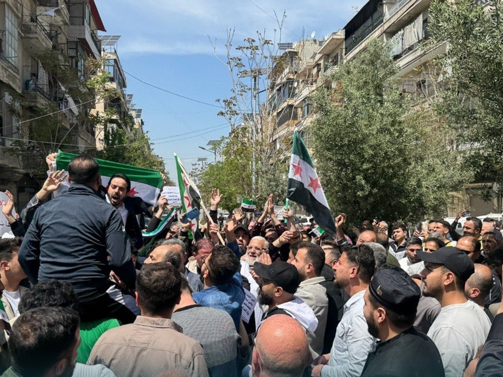 احتفالات شعبية في التضامن وحلب عقب توقيف أمجد يوسف