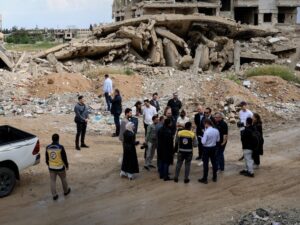 وفد ألماني يزور حي العجمي في حرستا بريف دمشق للاطلاع على آثار الدمار