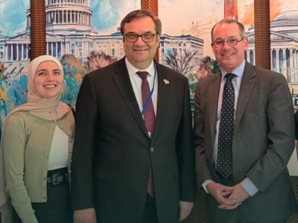 حاكم مصرف سوريا المركزي يلتقي وفداً من شركة فيزا