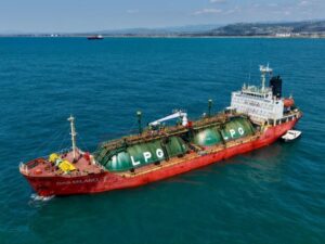 لتأمين استقرار الإمدادات.. السورية للبترول تعلن تسلمها شحنة غاز جديدة في مصب بانياس