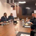 العايش يبحث مع القائم بالأعمال الفرنسي تطورات دمج قسد