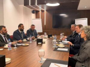 العايش يبحث مع القائم بالأعمال الفرنسي تطورات دمج قسد