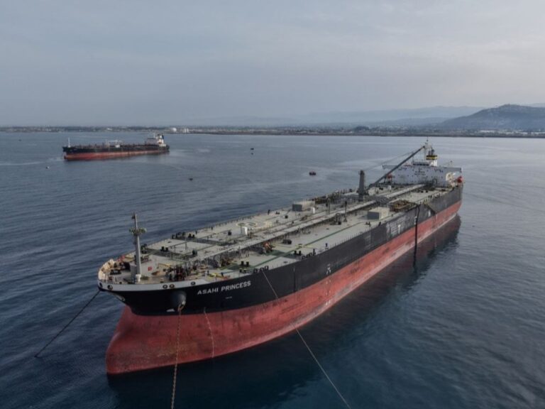 السورية للبترول تعلن انطلاق أولى عمليات تصدير الفيول العراقي عبر مصب بانياس