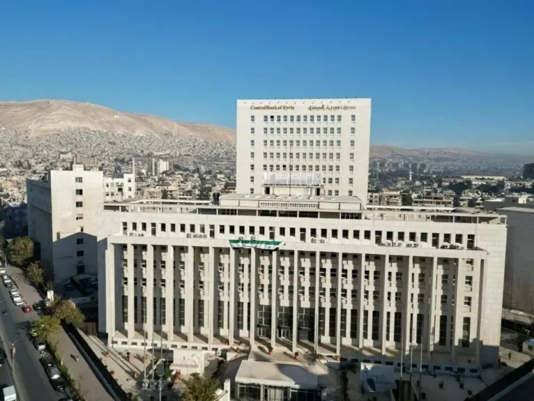 المصرف المركزي يوضح آلية تسليم الحوالات الخارجية ويؤجّل تنفيذها إلى مطلع أيار