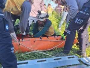 الدفاع المدني ينقذ طفلاً سقط في بئر بريف حماة