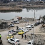 استئناف محدود لحركة العبور على الجسر الترابي في دير الزور