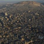 أجواء سديمية مغبرة.. وهطولات مطرية في مناطق متفرقة