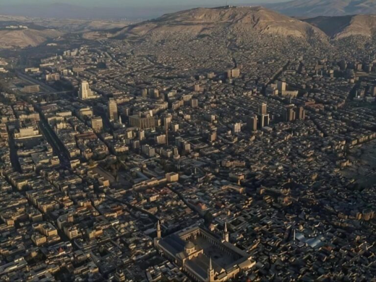 أجواء سديمية مغبرة.. وهطولات مطرية في مناطق متفرقة