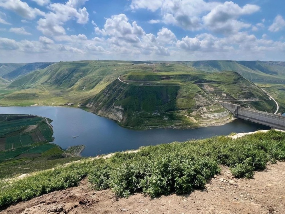 الطقس بين الصحو والغائم جزئياً ودرجات الحرارة حول معدلاتها