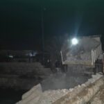 إجراء صيانة عاجلة للجسر الترابي في مدينة دير الزور