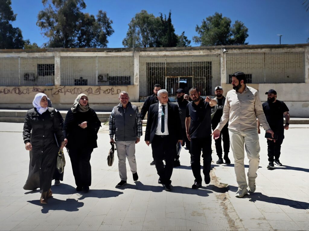 مدير تربية درعا يطلع على واقع مدارس بصرى الشام وتحدياتها