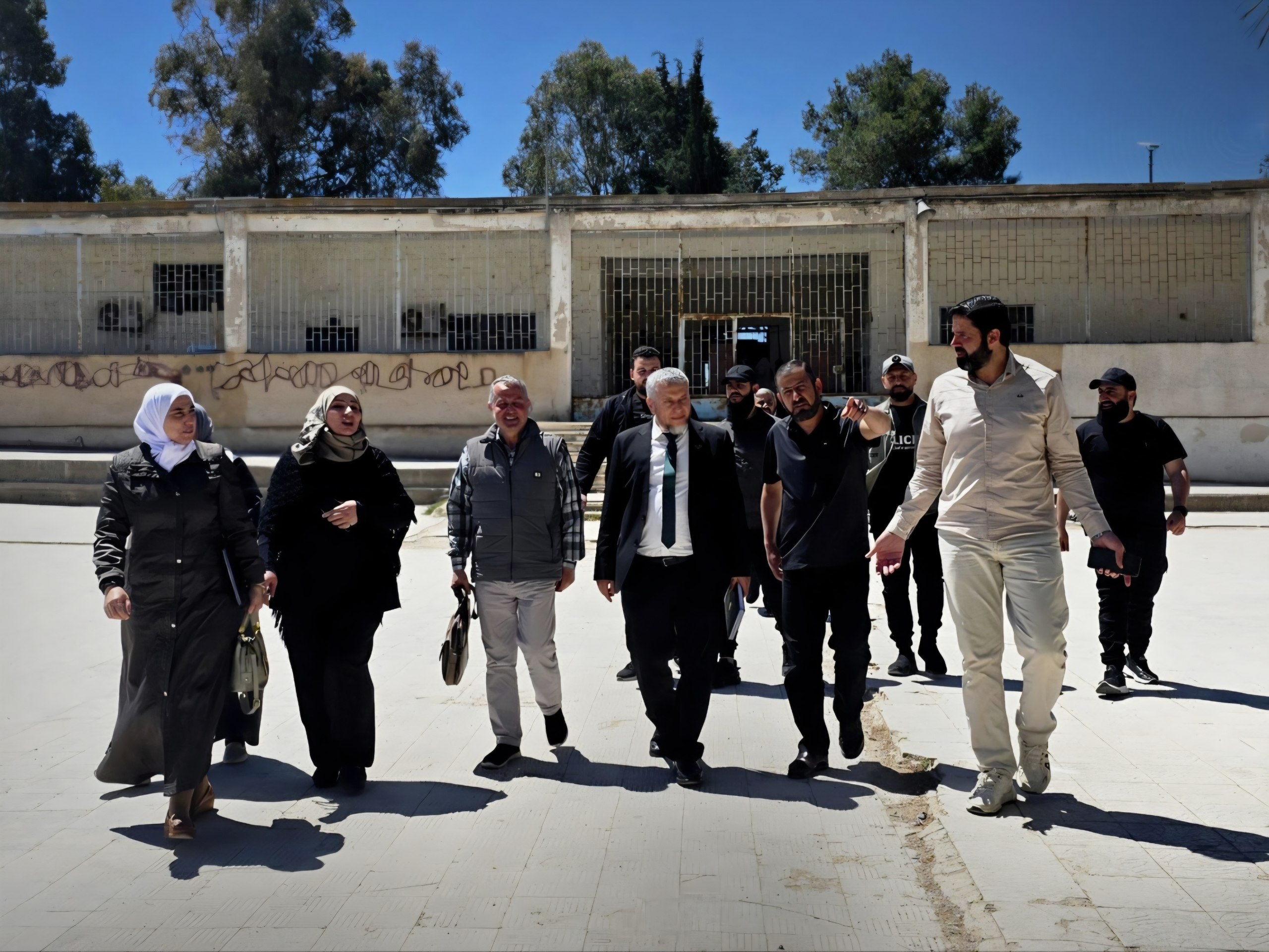 مدير تربية درعا يطلع على واقع مدارس بصرى الشام وتحدياتها