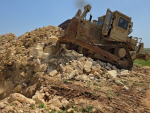 حملة لردم الخندق الممتد من بزاعة إلى تادف في منطقة الباب بريف حلب