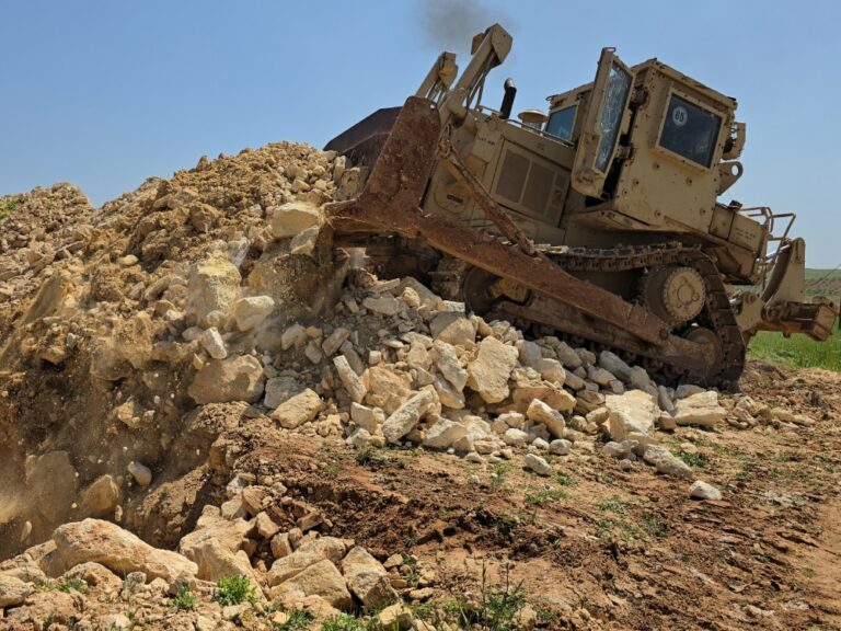 حملة لردم الخندق الممتد من بزاعة إلى تادف في منطقة الباب بريف حلب