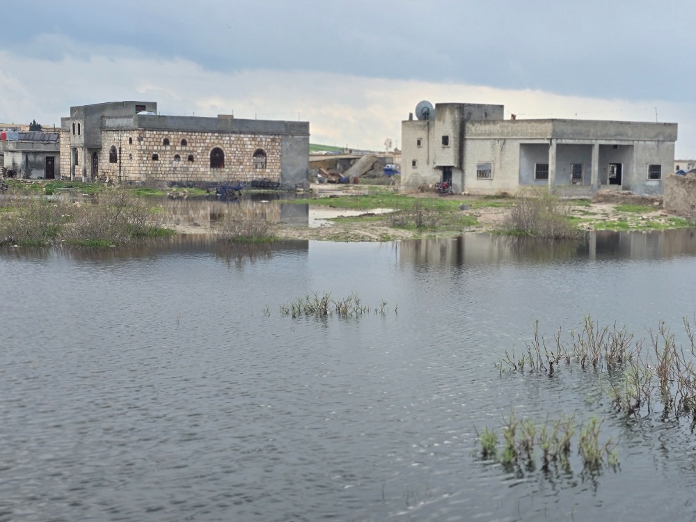 تضرر عشرات المنازل جراء انهيار سد السيحة الترابي في ريف إدلب الشرقي