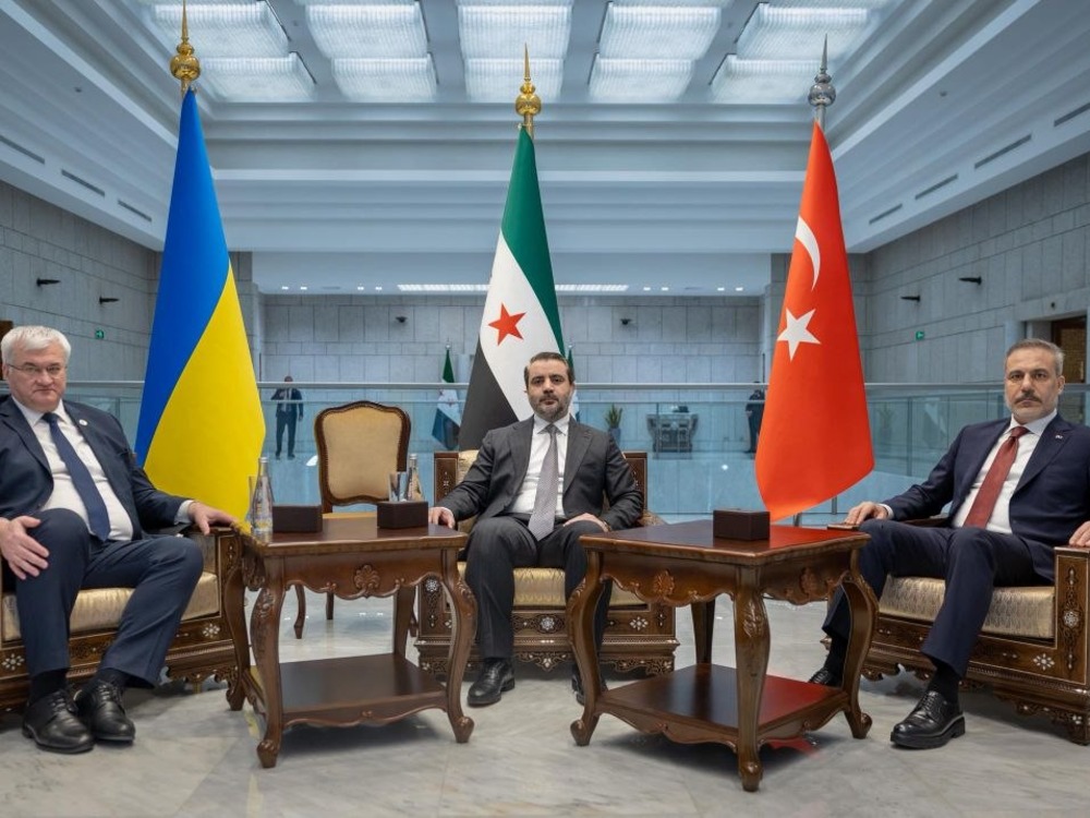 الشيباني يعقد اجتماعاً مع وزيري خارجية تركيا وأوكرانيا في دمشق