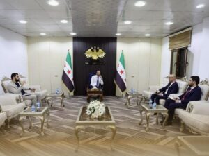 محافظ الرقة يبحث مع مدير التنمية الإدارية قضايا الموظفين المفصولين وآلية علاجها