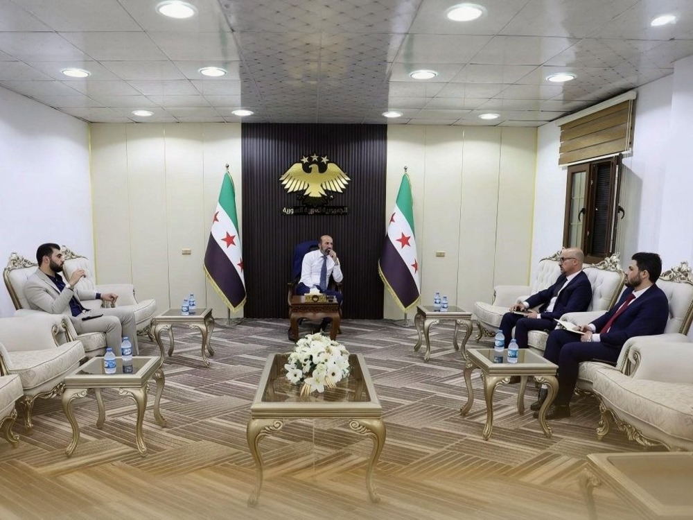 محافظ الرقة يبحث مع مدير التنمية الإدارية قضايا الموظفين المفصولين وآلية علاجها