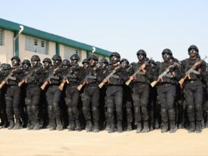 وزير الداخلية يفتتح مراسم تخريج دورة المهام الخاصة