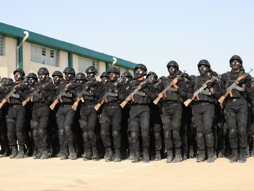 وزير الداخلية يفتتح مراسم تخريج دورة المهام الخاصة