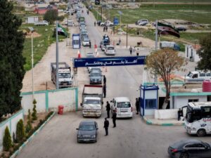 استنفار في منفذ جوسية لاستقبال العائدين من لبنان.. وفريق نسائي يقدم الدعم النفسي