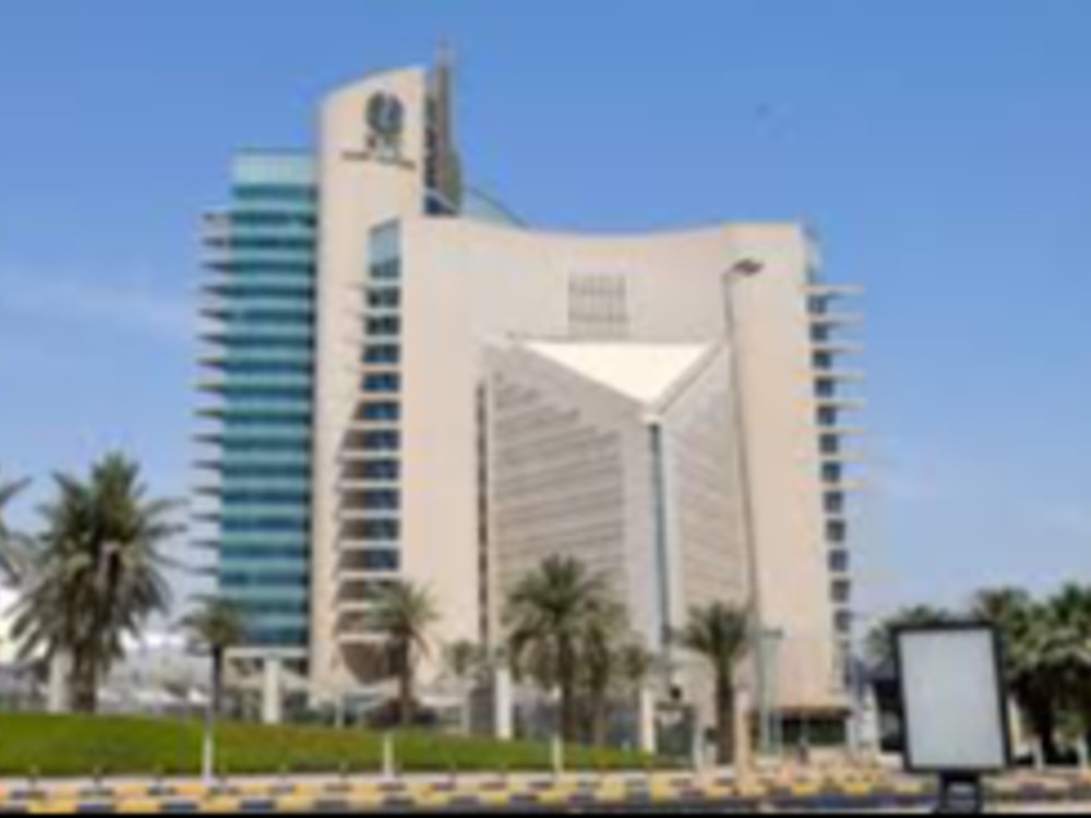 إثر استهداف إيراني.. حرائق وأضرار جسيمة في مرافق مؤسسة البترول الكويتية