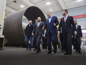 وزير الطاقة يجري جولة في حسياء لتفقد عنفات مشروع الطاقة الريحية