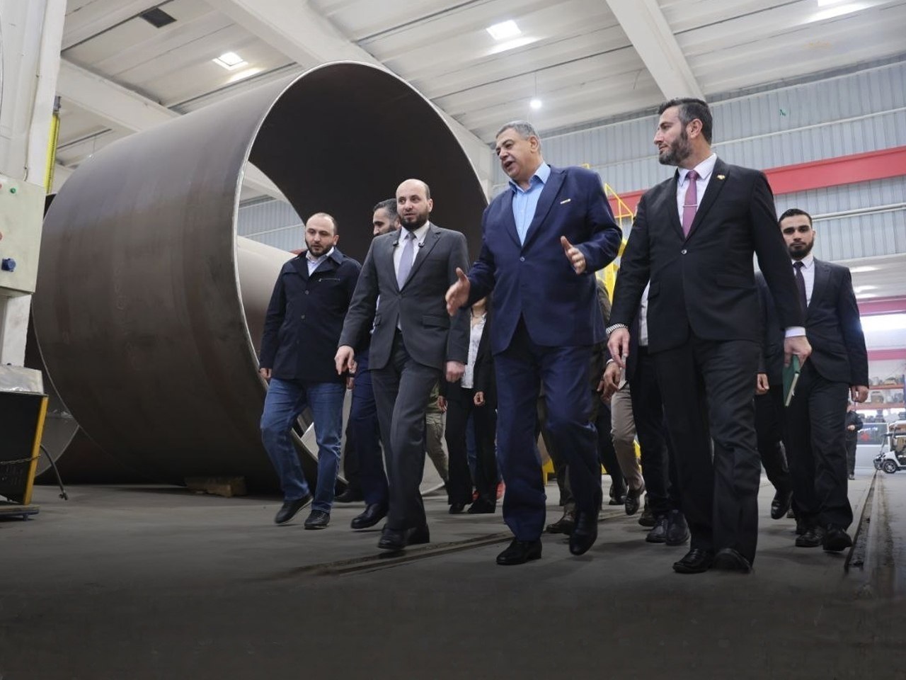 وزير الطاقة يجري جولة في حسياء لتفقد عنفات مشروع الطاقة الريحية