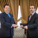 وزير الخارجية يتسلم نسخة من أوراق اعتماد سفير اليونان لدى سوريا