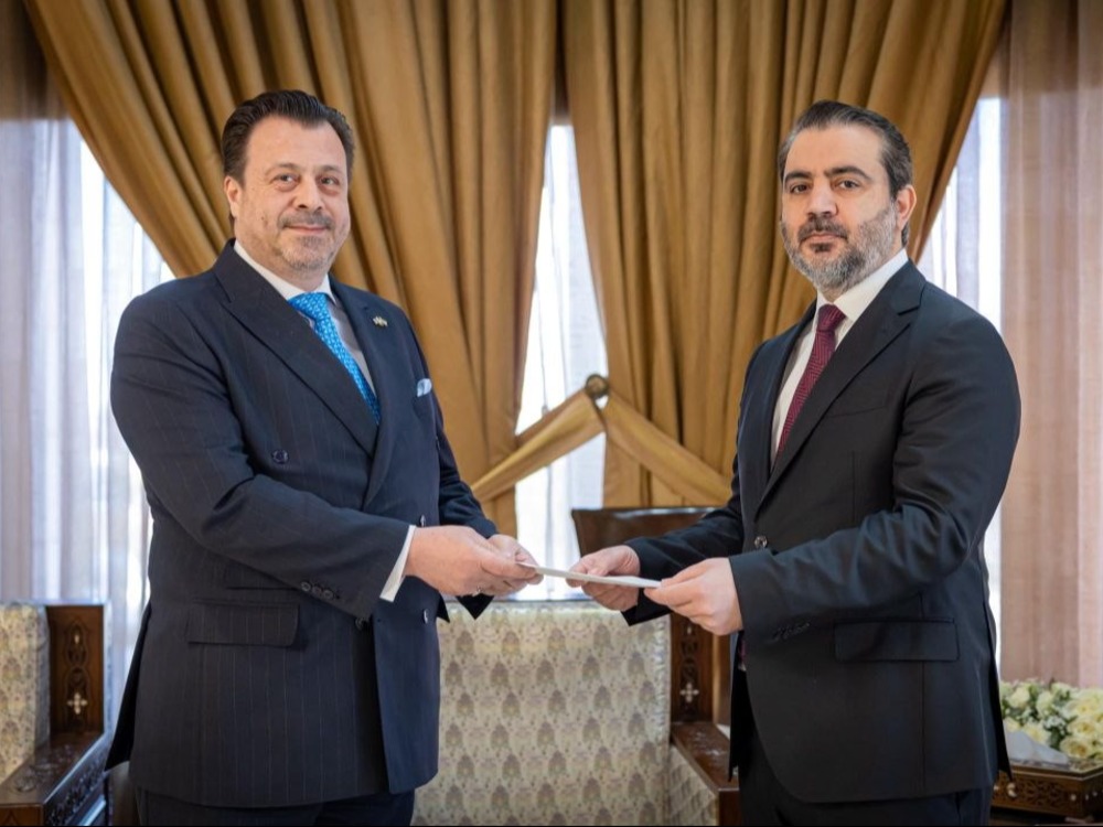 وزير الخارجية يتسلم نسخة من أوراق اعتماد سفير اليونان لدى سوريا