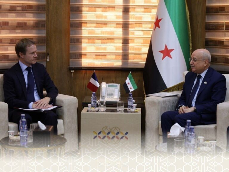 وزير النقل يبحث مع القائم بالأعمال الفرنسي آفاق التعاون في قطاع النقل بين البلدين